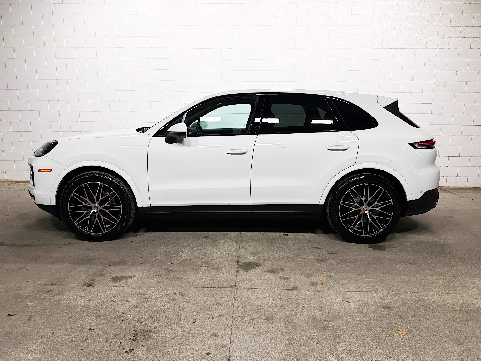 Certified 2025 Porsche Cayenne image 2