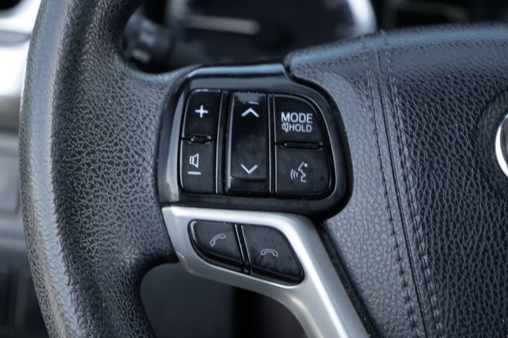 Used 2017 Toyota Highlander LE FWD image 20