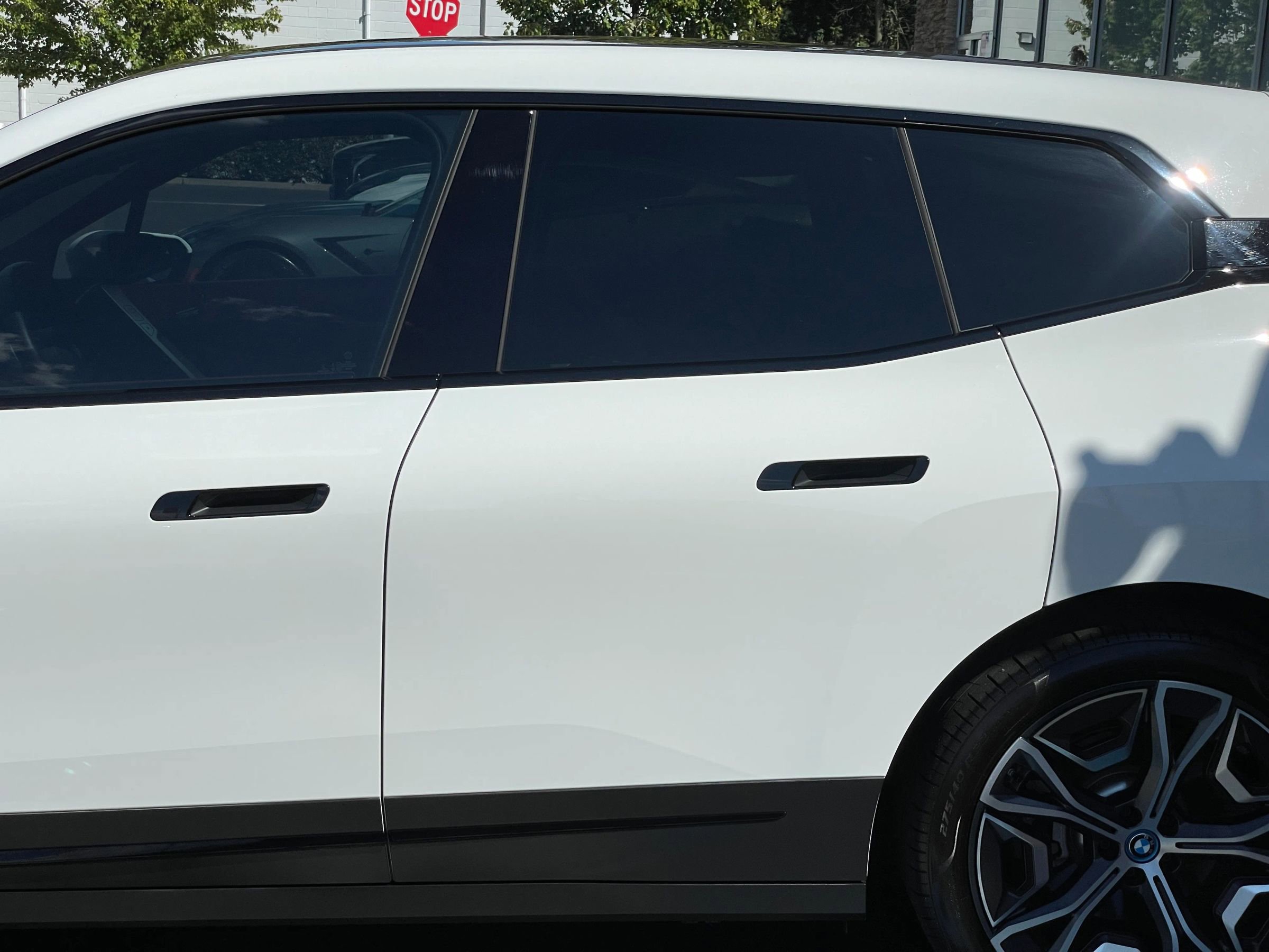 Used 2024 BMW iX xDrive50 w/ Luxury Package image 17