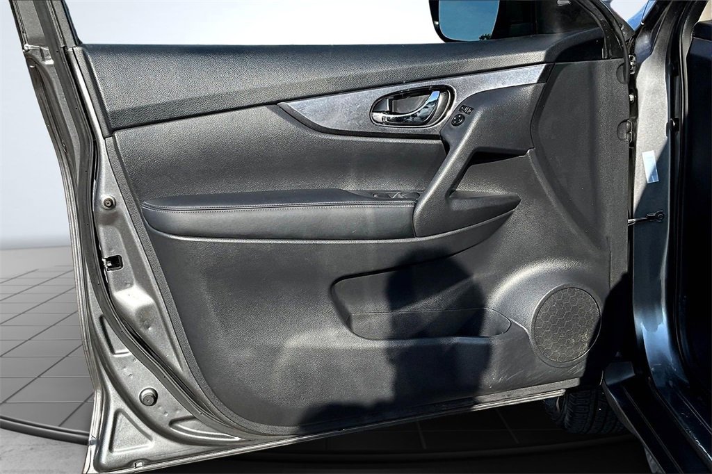 Used 2019 Nissan Rogue SV image 23