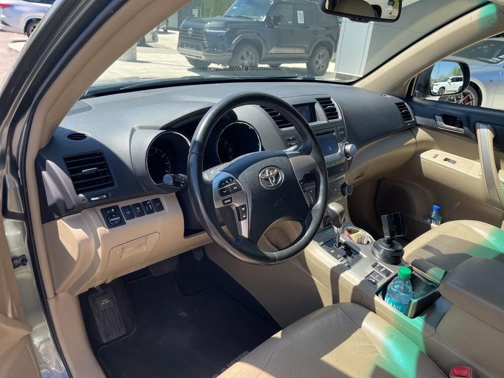 Used 2011 Toyota Highlander SE w/ Tow Pkg AWD/4WD image 13