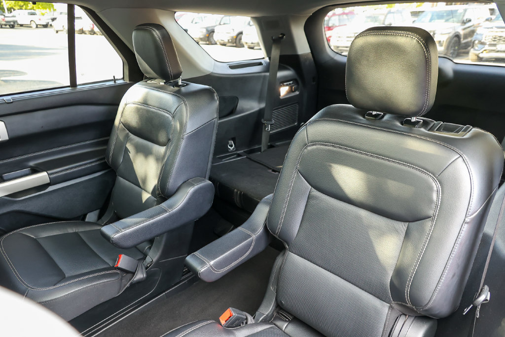 Certified 2023 Ford Explorer Limited w/ Limited Technology Package AWD/4WD image 34