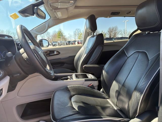 Used 2023 Chrysler Pacifica Limited FWD image 26