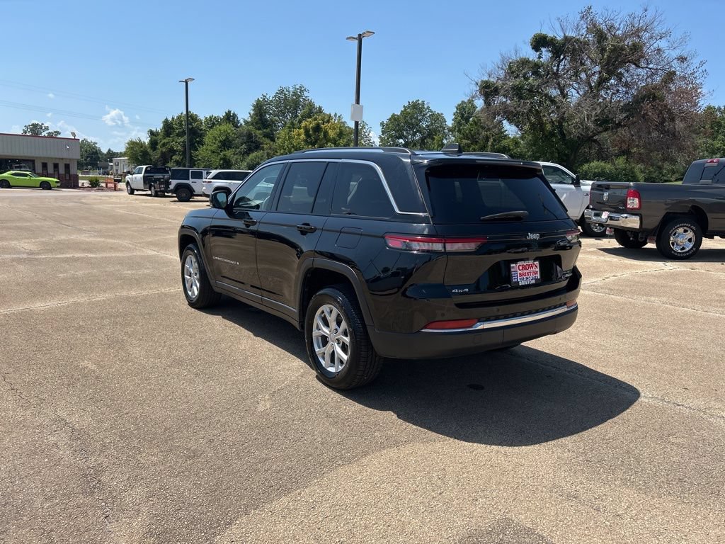 Used 2023 Jeep Grand Cherokee Limited AWD/4WD image 3