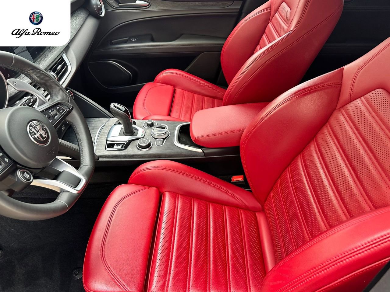 Used 2023 Alfa Romeo Stelvio Sprint image 11