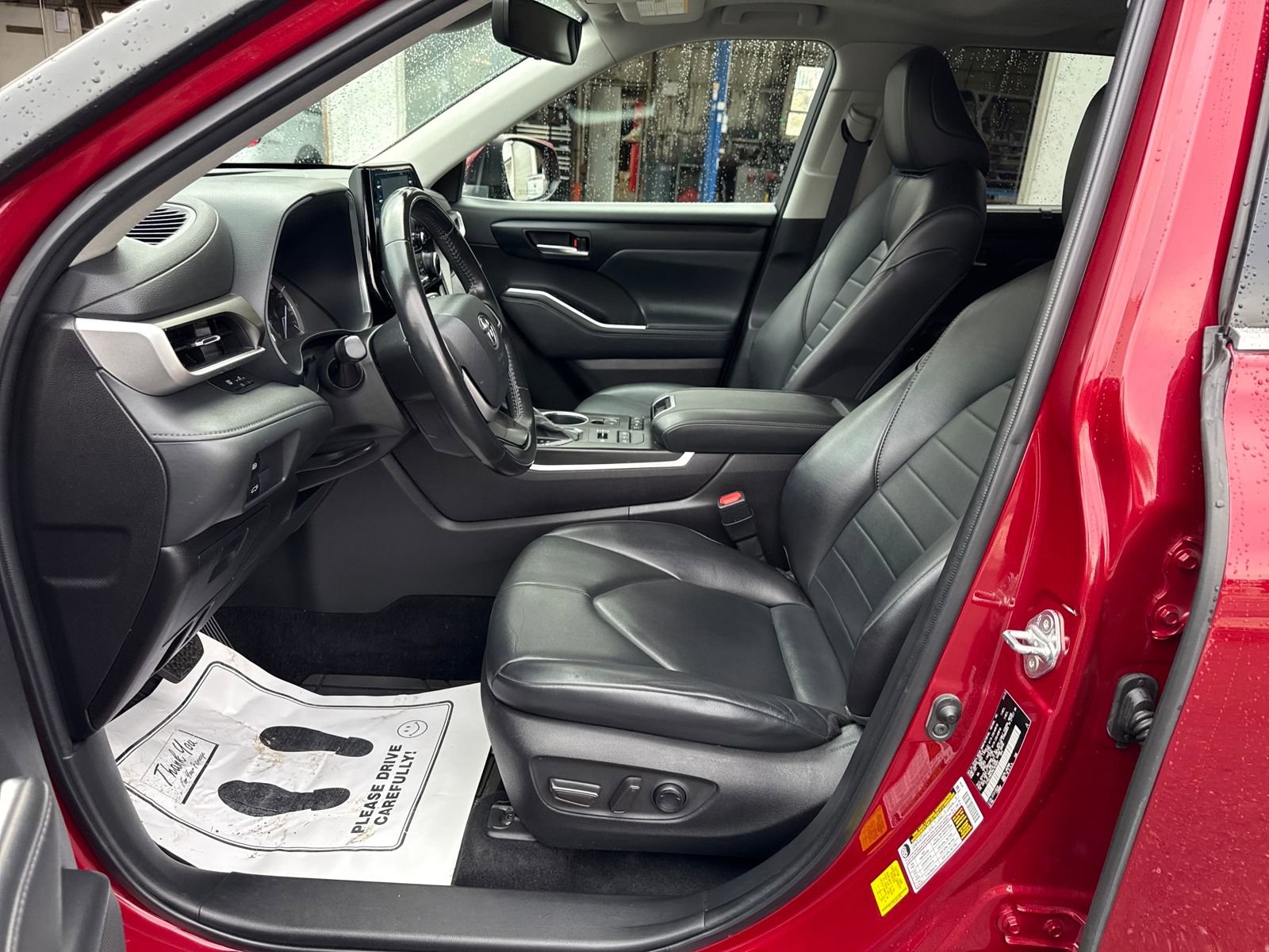 Used 2022 Toyota Highlander XLE image 9