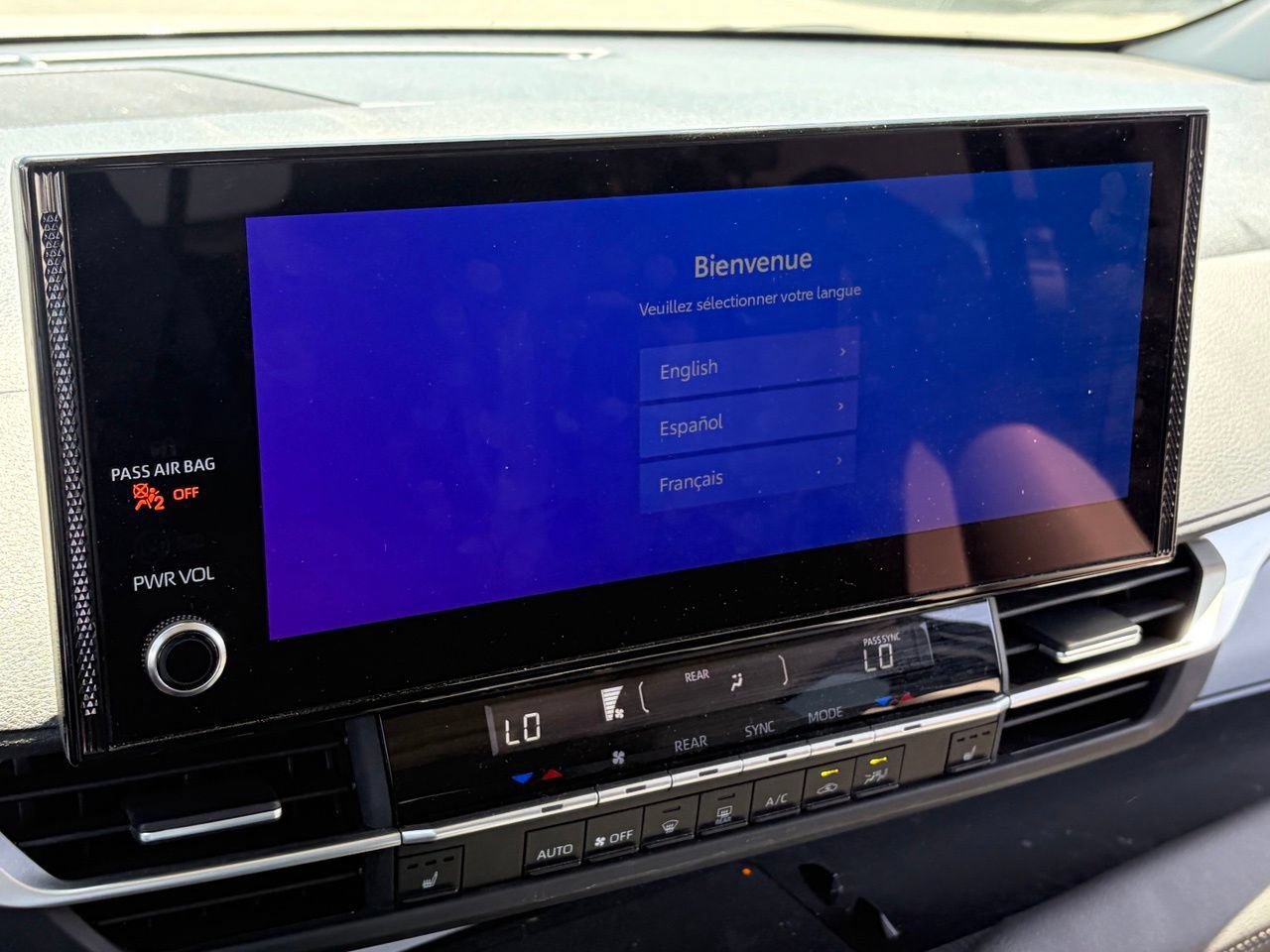 Used 2025 Toyota Sienna XLE w/ XLE Plus Package FWD image 9