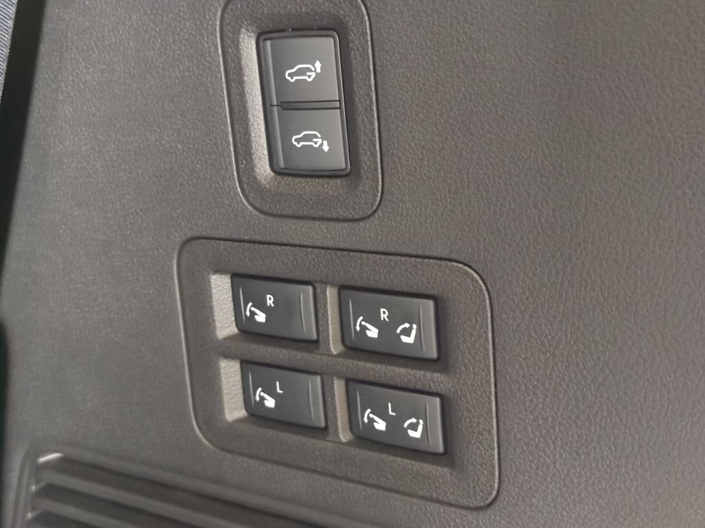 Certified 2025 Nissan Armada PRO-4X AWD/4WD image 32