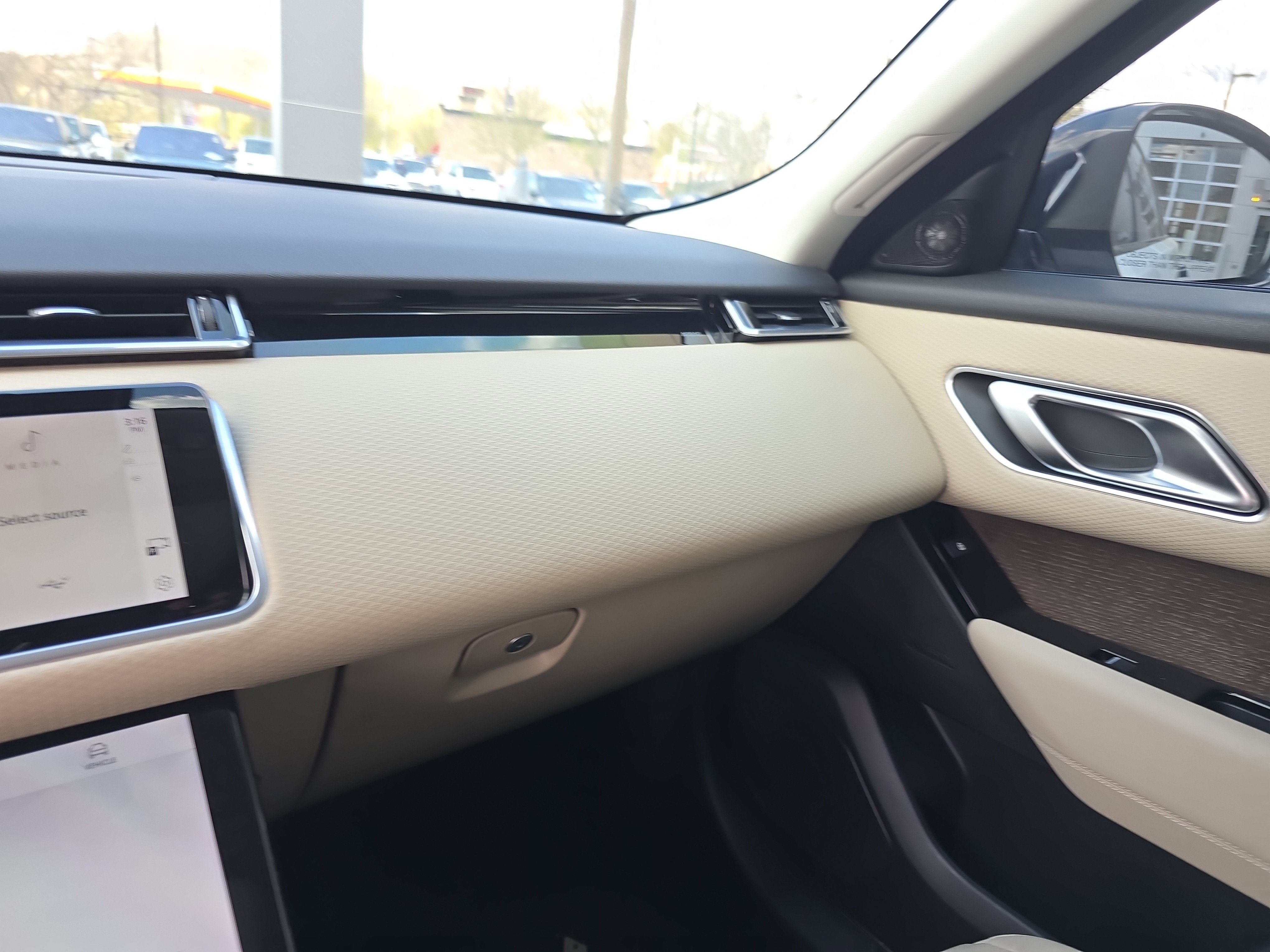 Used 2022 Land Rover Range Rover Velar S image 25