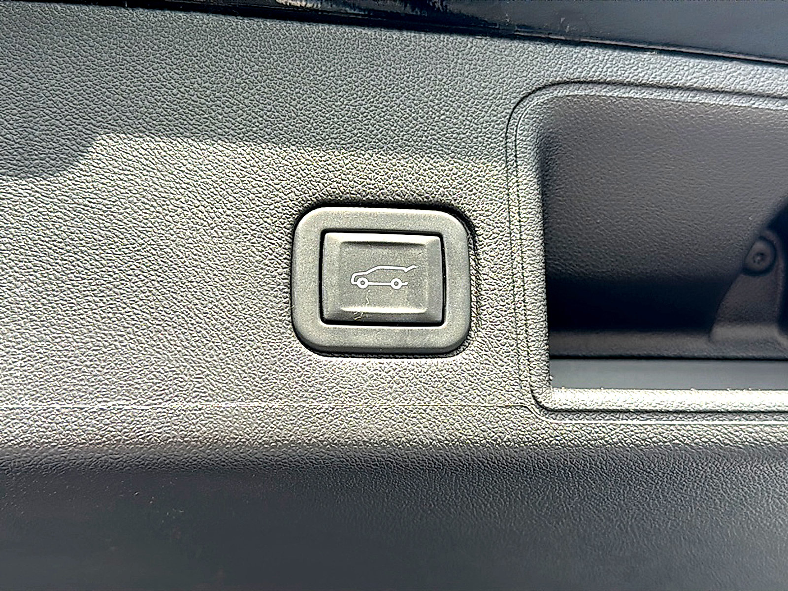 Used 2024 GMC Terrain SLE w/ Driver Convenience Package FWD image 23