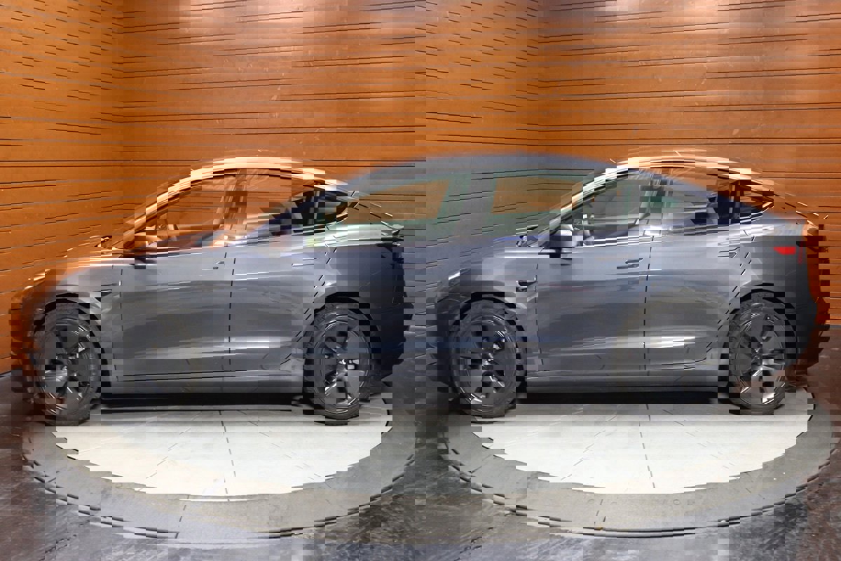 Used 2023 Tesla Model 3 Standard Range image 8