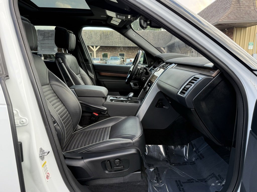 Used 2022 Land Rover Discovery HSE R-Dynamic image 18