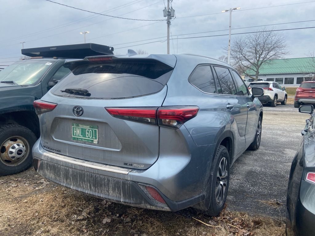 Used 2022 Toyota Highlander XLE AWD/4WD image 5