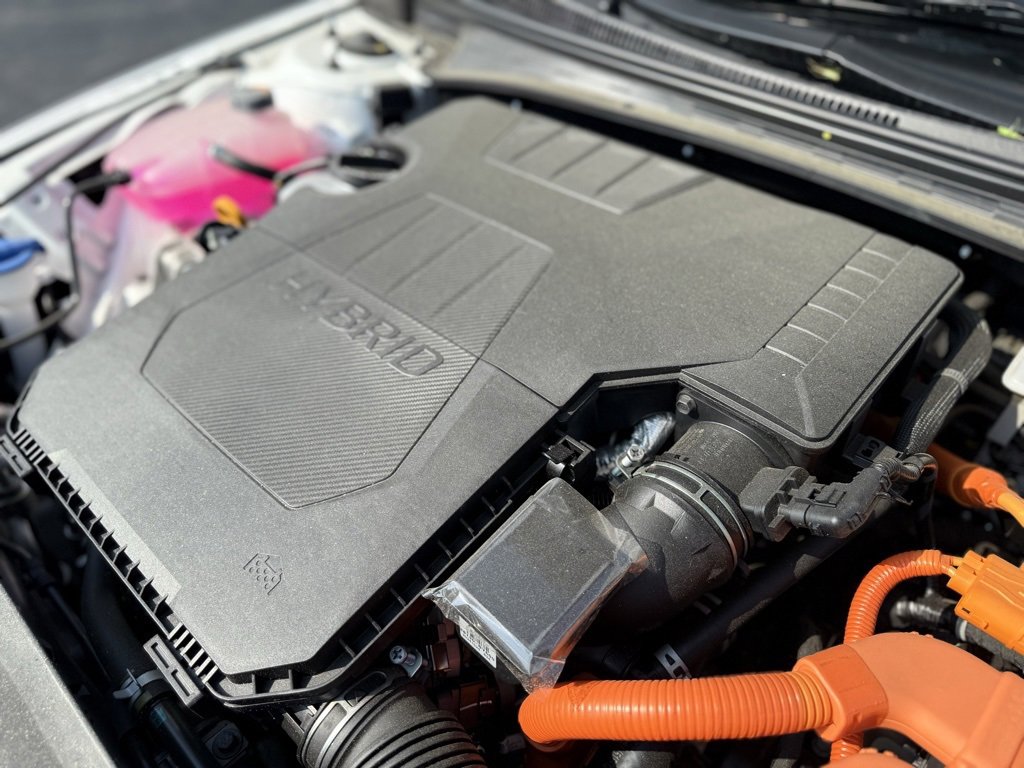 New 2025 Hyundai Elantra Limited image 34