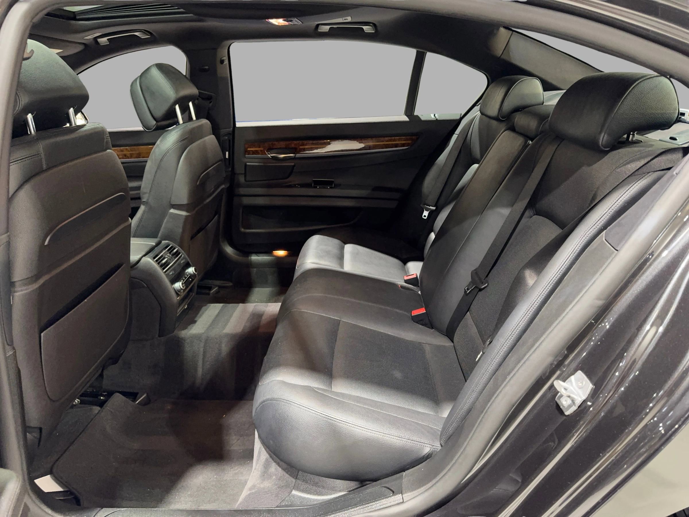 Used 2013 BMW 740Li image 24