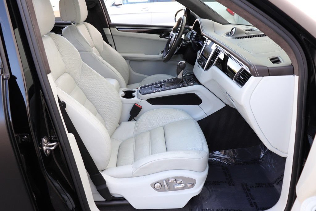 Used 2018 Porsche Macan Turbo AWD/4WD image 31
