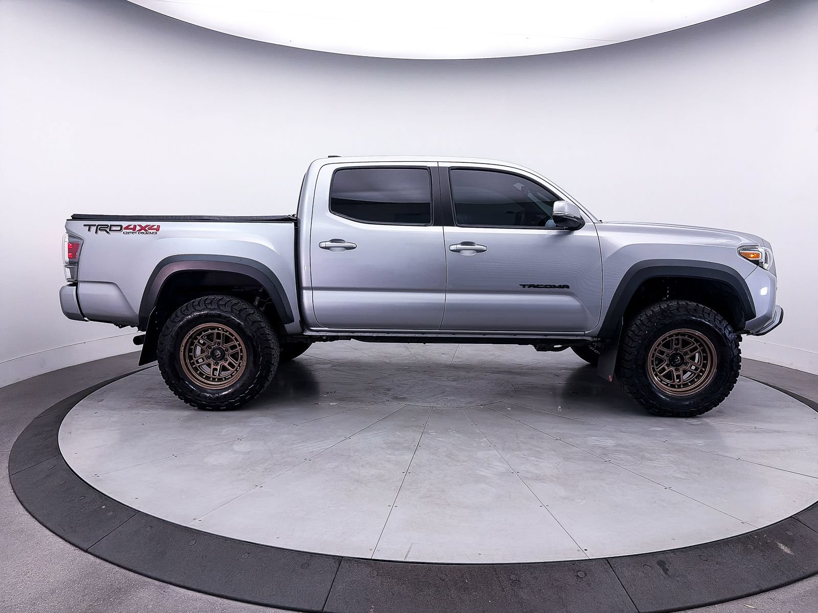 Used 2021 Toyota Tacoma TRD Off-Road w/ Technology Package AWD/4WD image 41