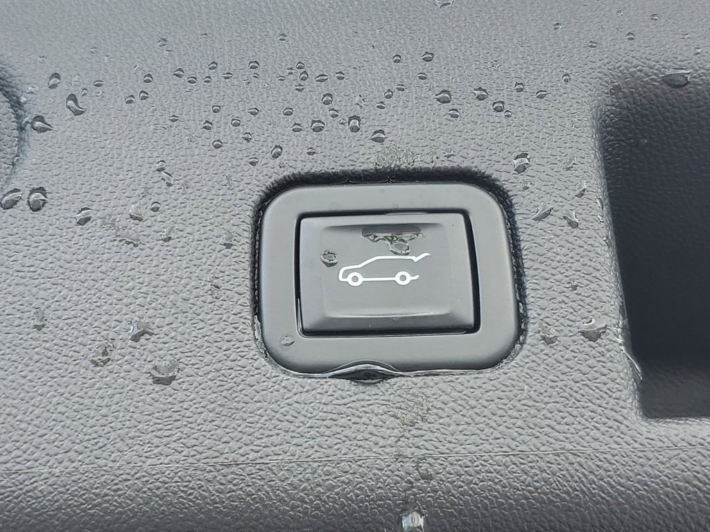 Used 2022 Chevrolet Equinox RS w/ RS Leather Package image 8