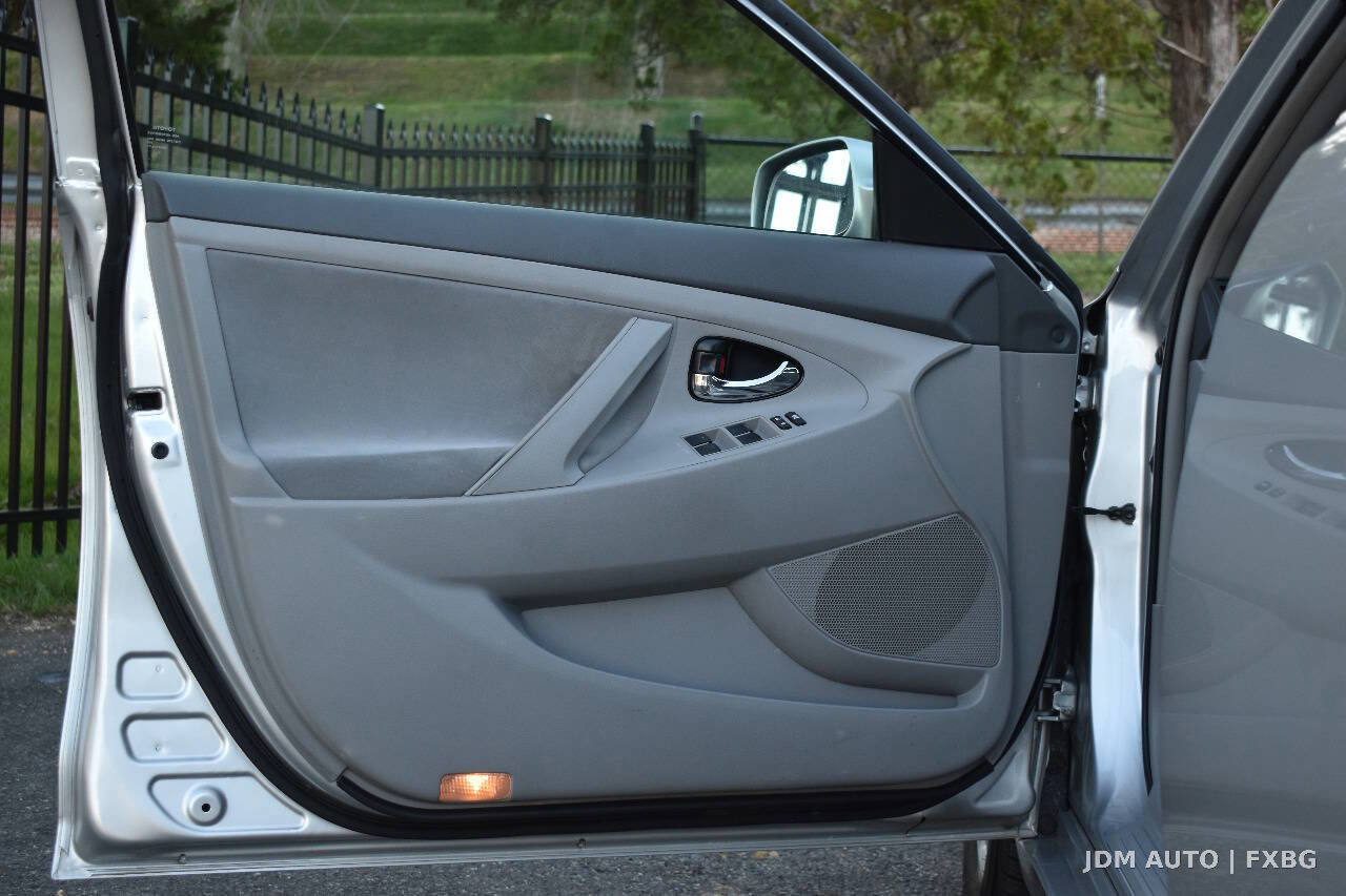 Used 2011 Toyota Camry LE w/ LE Extra-Value Pkg FWD image 8