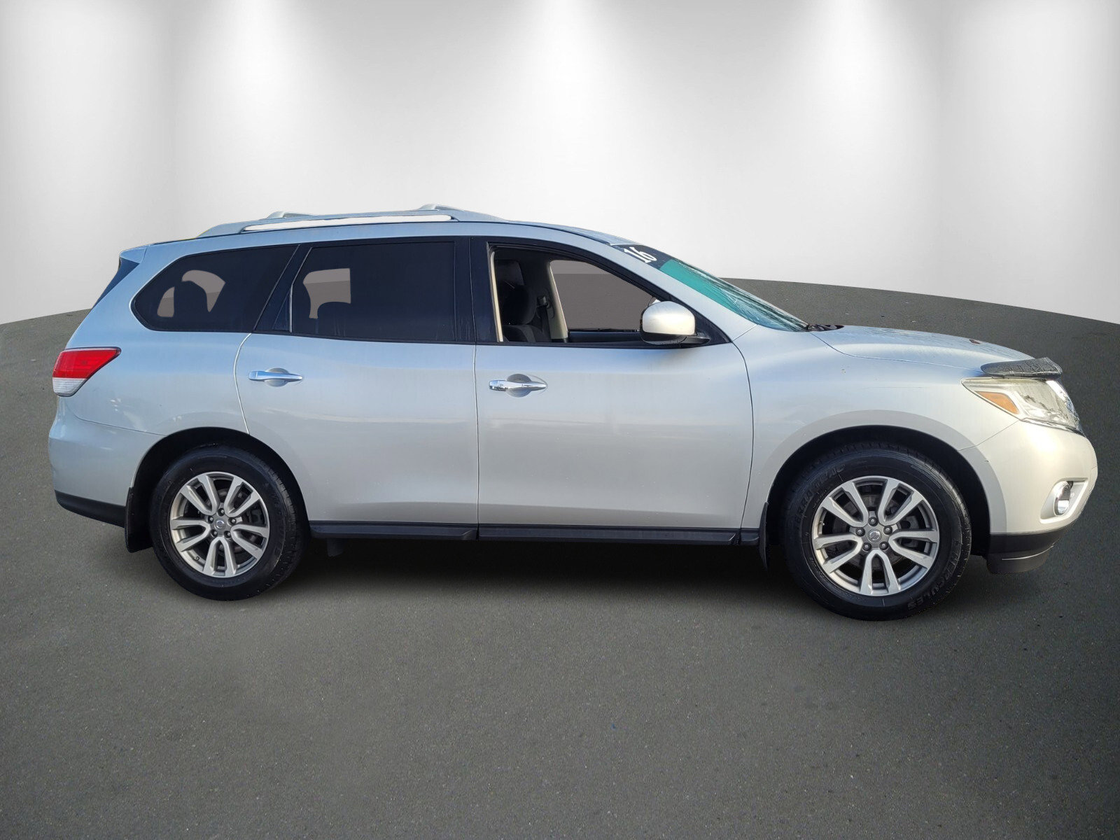 Used 2016 Nissan Pathfinder SV image 8