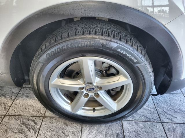 Used 2017 Ford Explorer XLT w/ Equipment Group 202A AWD/4WD image 10