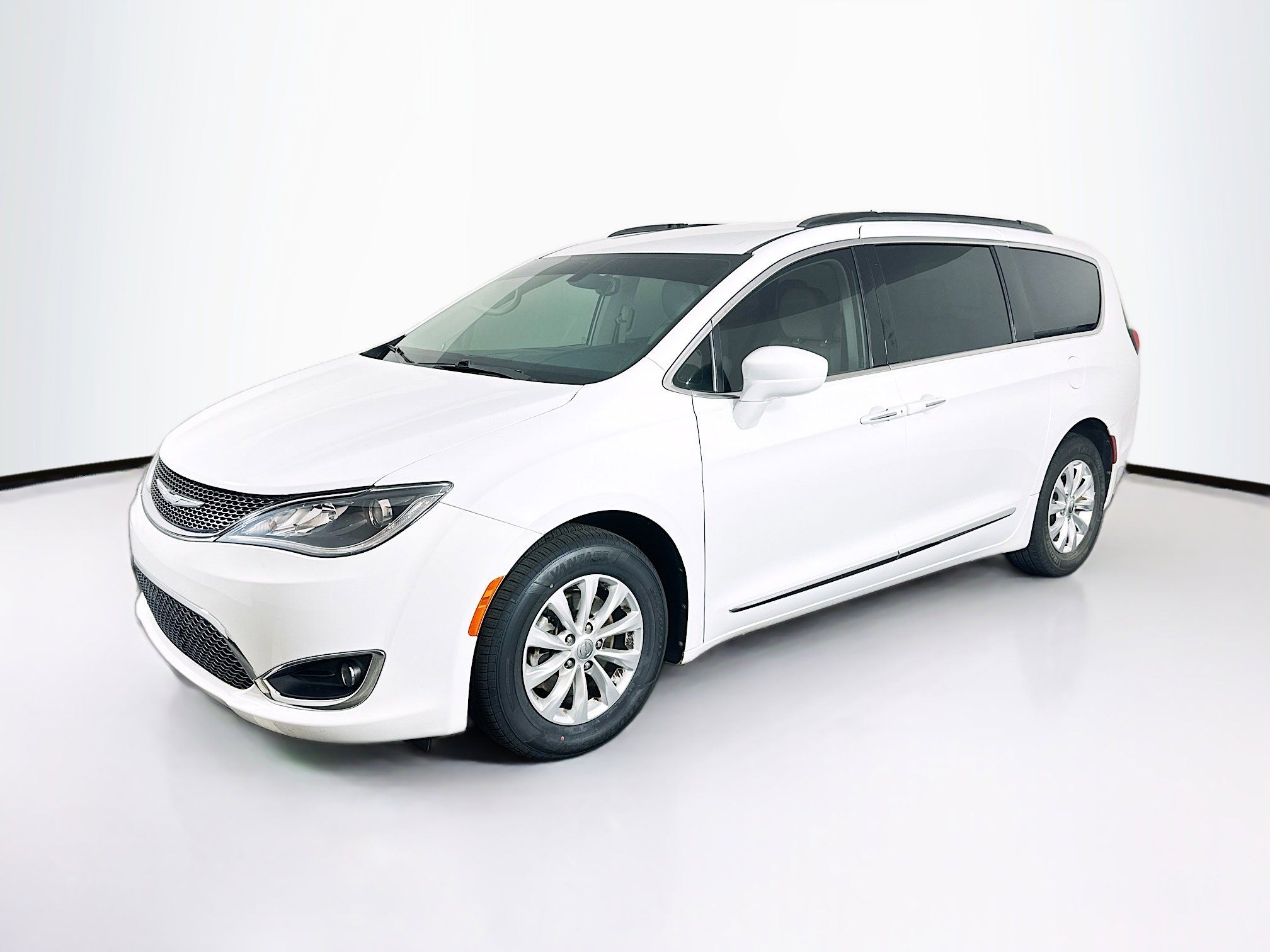 Used 2017 Chrysler Pacifica Touring-L image 3