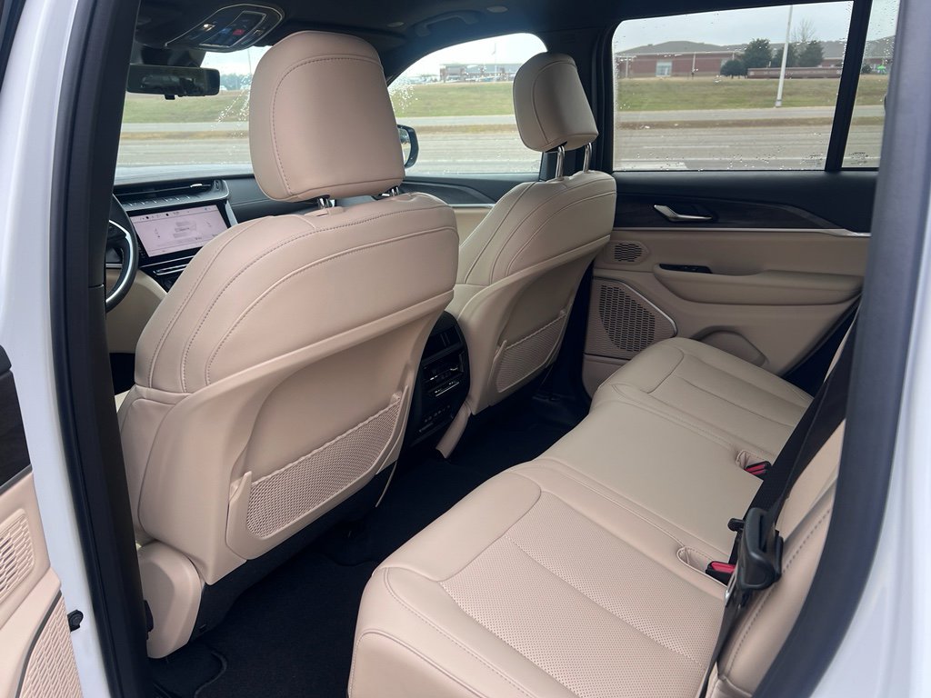 New 2026 Jeep Grand Cherokee Limited w/ Luxury Tech Group II RWD image 13