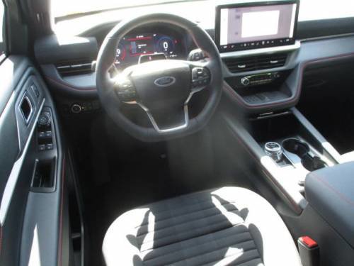 Used 2025 Ford Explorer ST-Line w/ Premium Package image 7