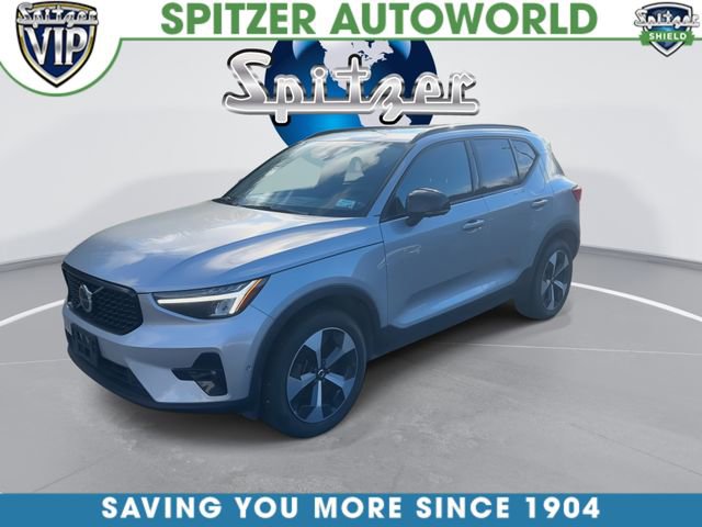 Used 2023 Volvo XC40 B5 Plus w/ Protection Package Premier image 4