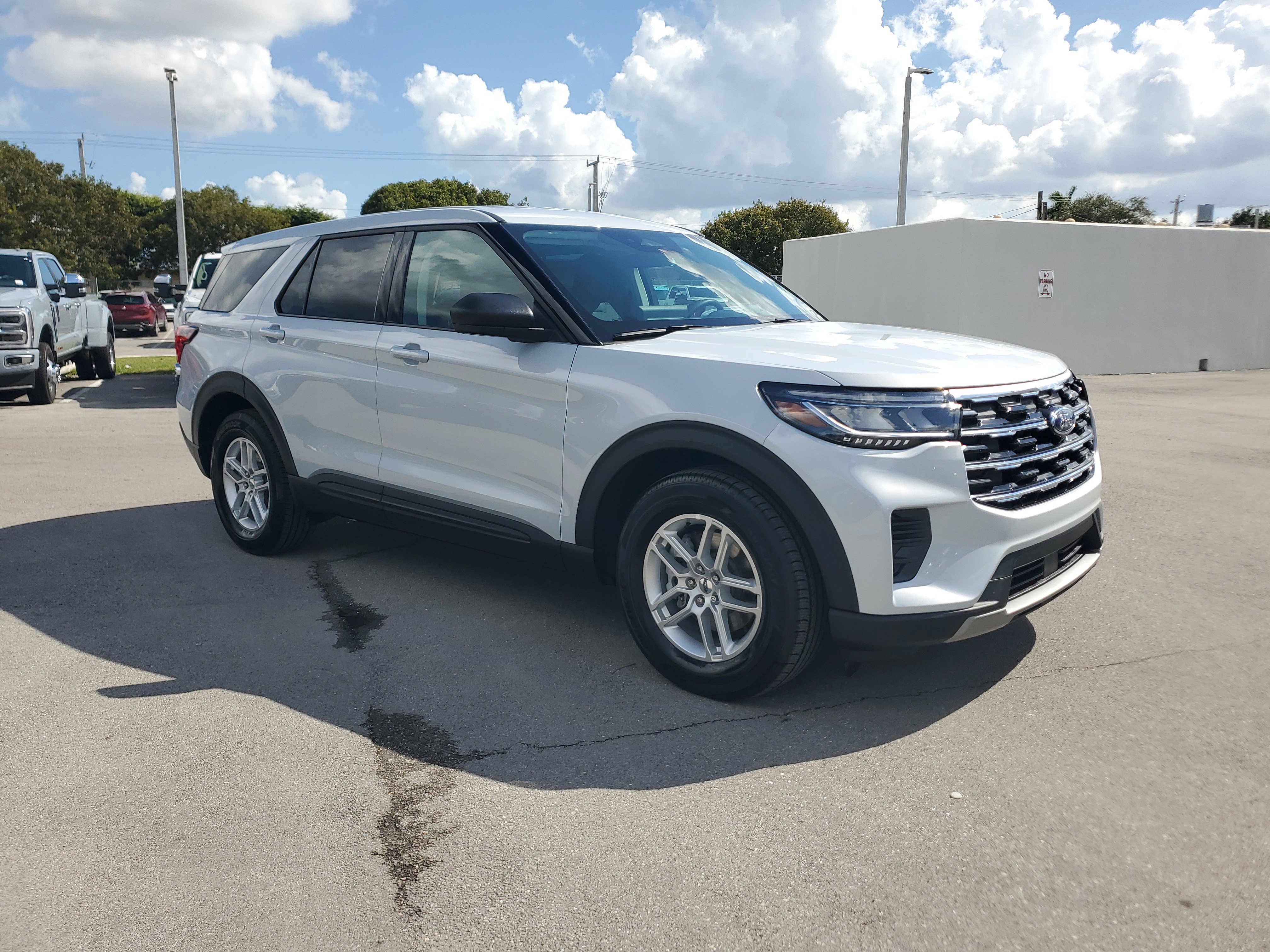 Used 2026 Ford Explorer Active image 3