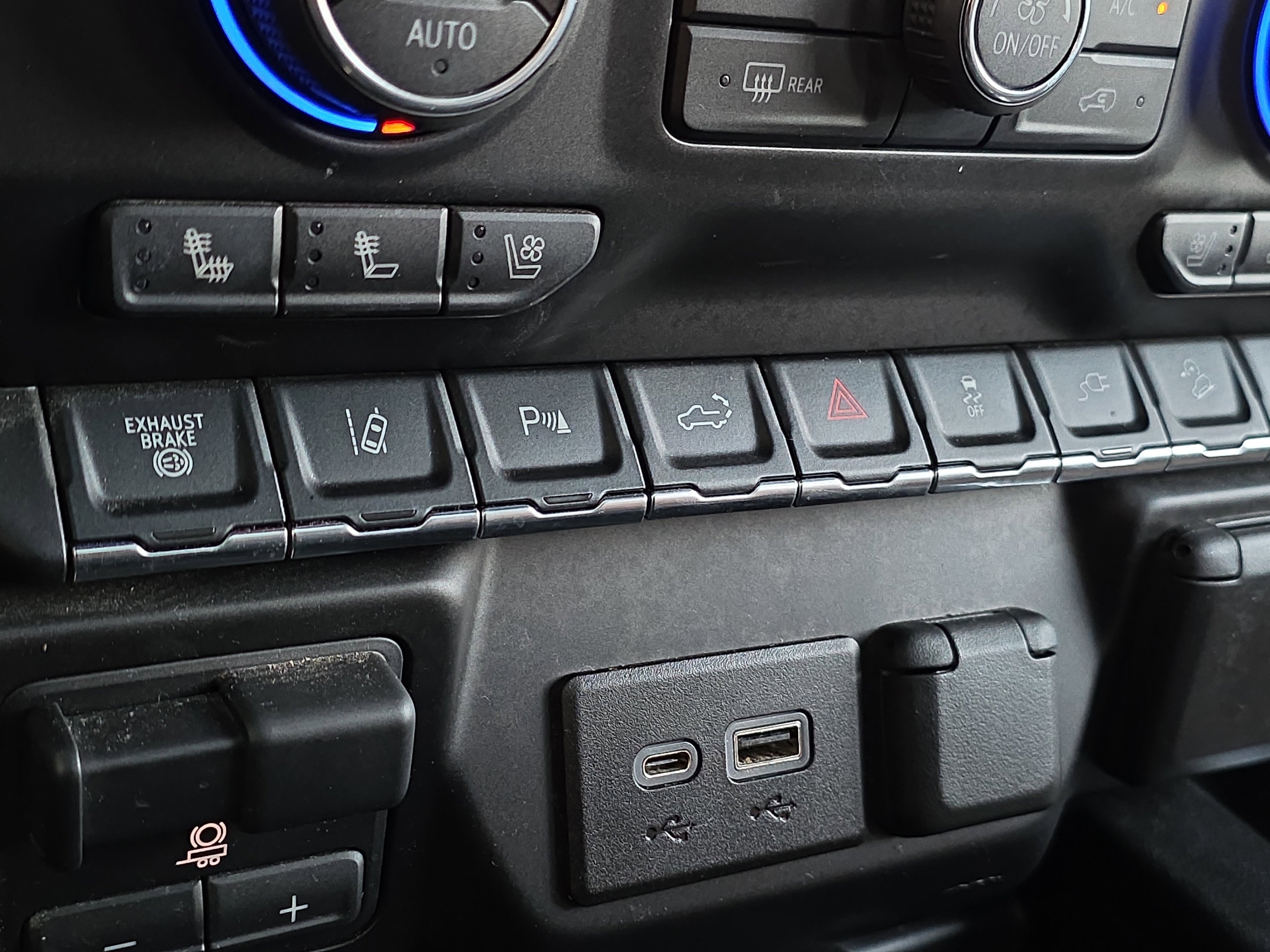 Used 2021 Chevrolet Silverado 2500 High Country w/ Z71 Off-Road Package image 27