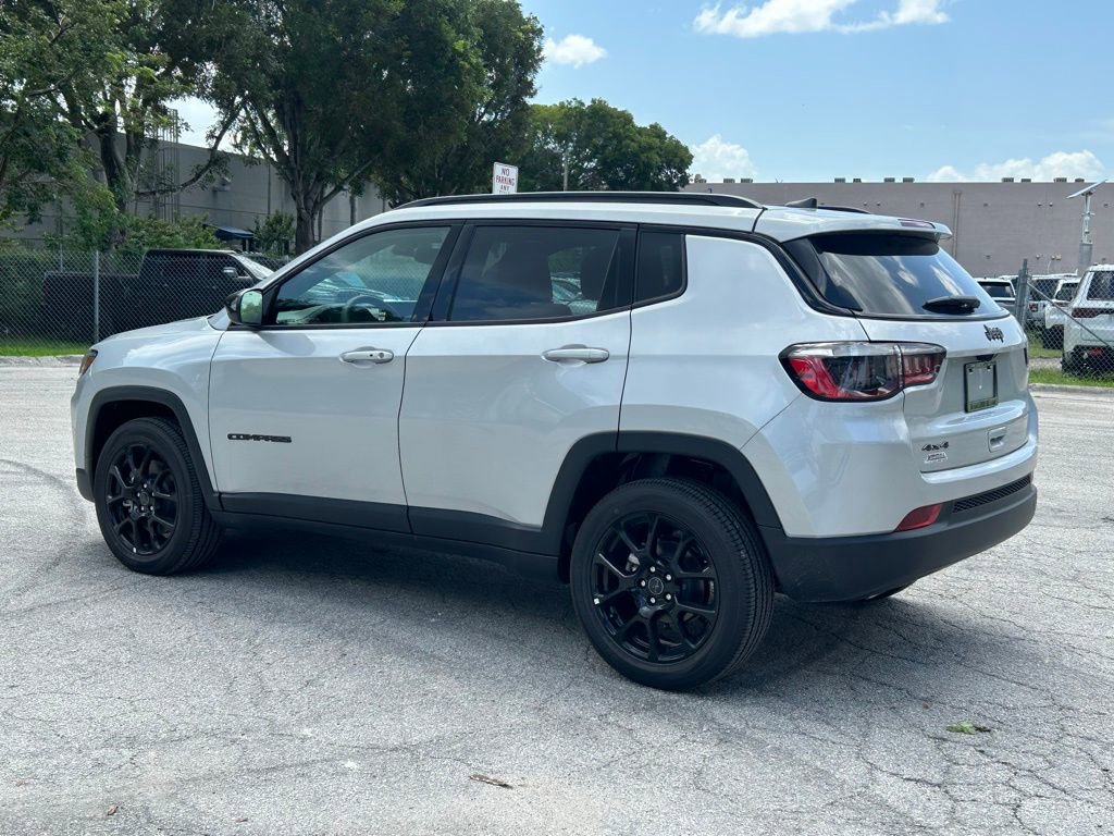 New 2025 Jeep Compass Latitude w/ Sun & Sound Group AWD/4WD image 7