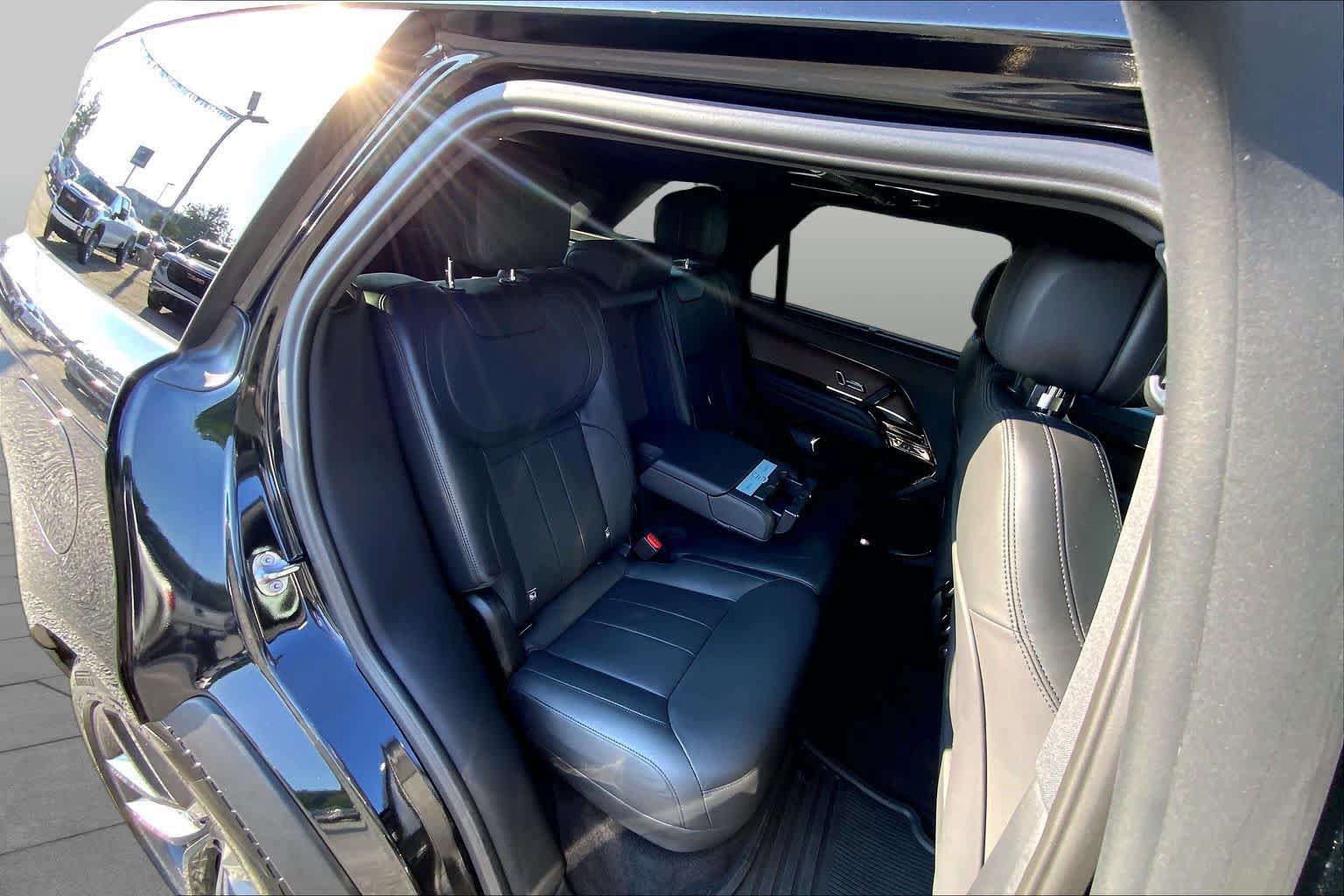 Used 2024 Land Rover Range Rover Sport SE AWD/4WD image 19