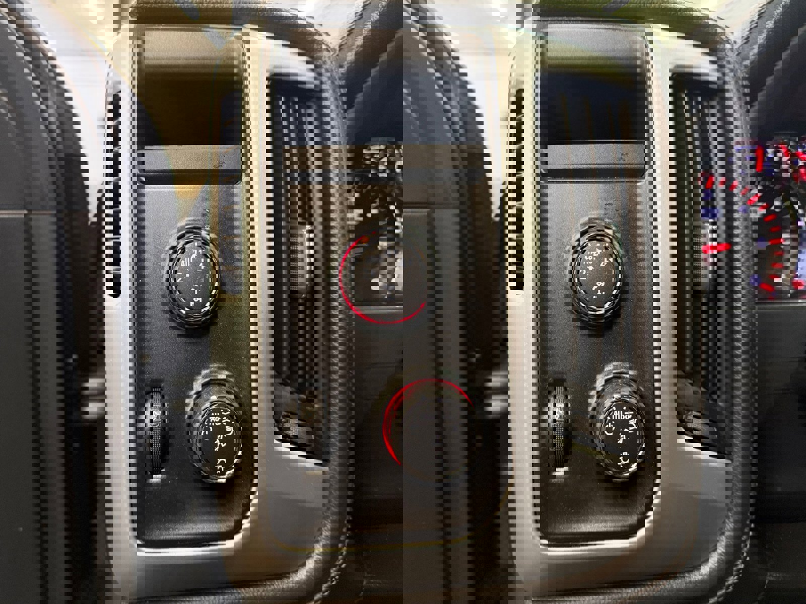 Used 2015 GMC Sierra 1500 SLT w/ SLT Preferred Package image 18