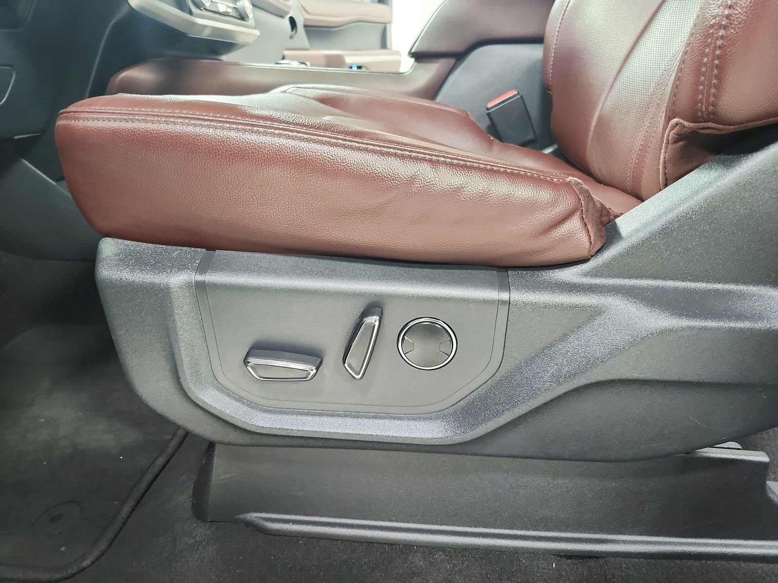 Used 2024 Ford Expedition Limited image 20