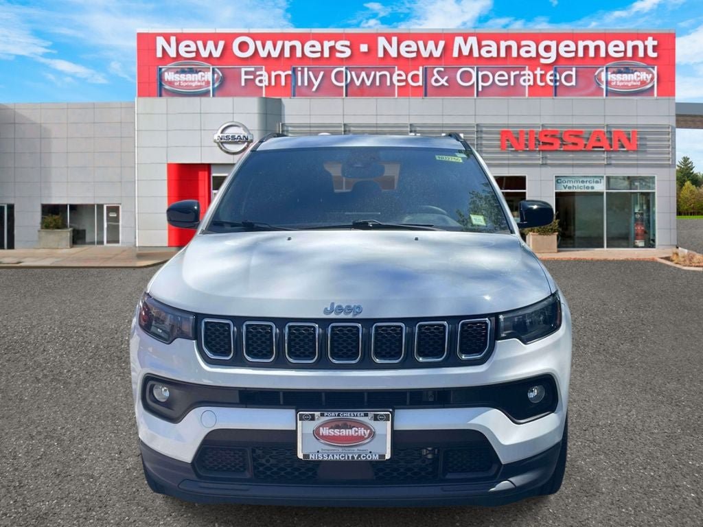 Used 2023 Jeep Compass Latitude AWD/4WD image 2