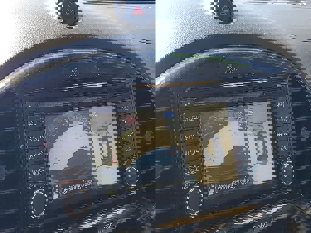 Used 2015 Nissan Juke SL image 27