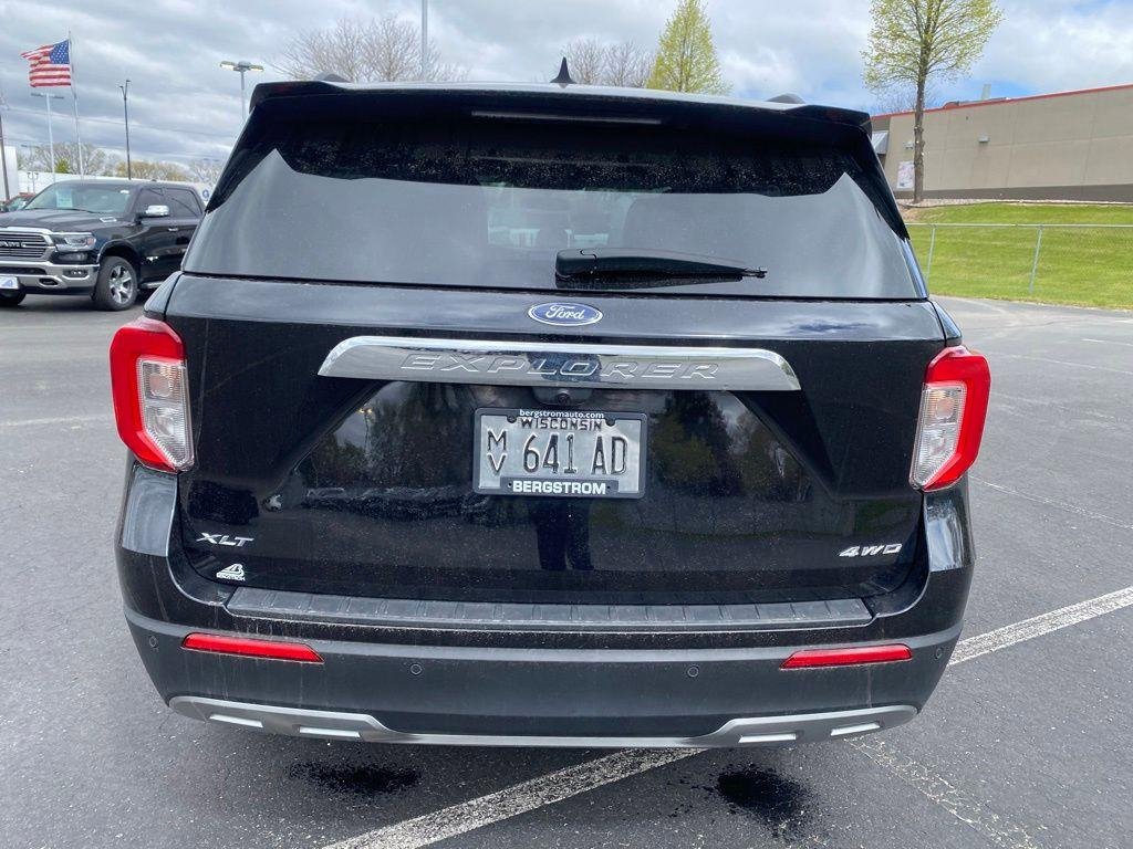 Used 2024 Ford Explorer XLT w/ Equipment Group 202A AWD/4WD image 13