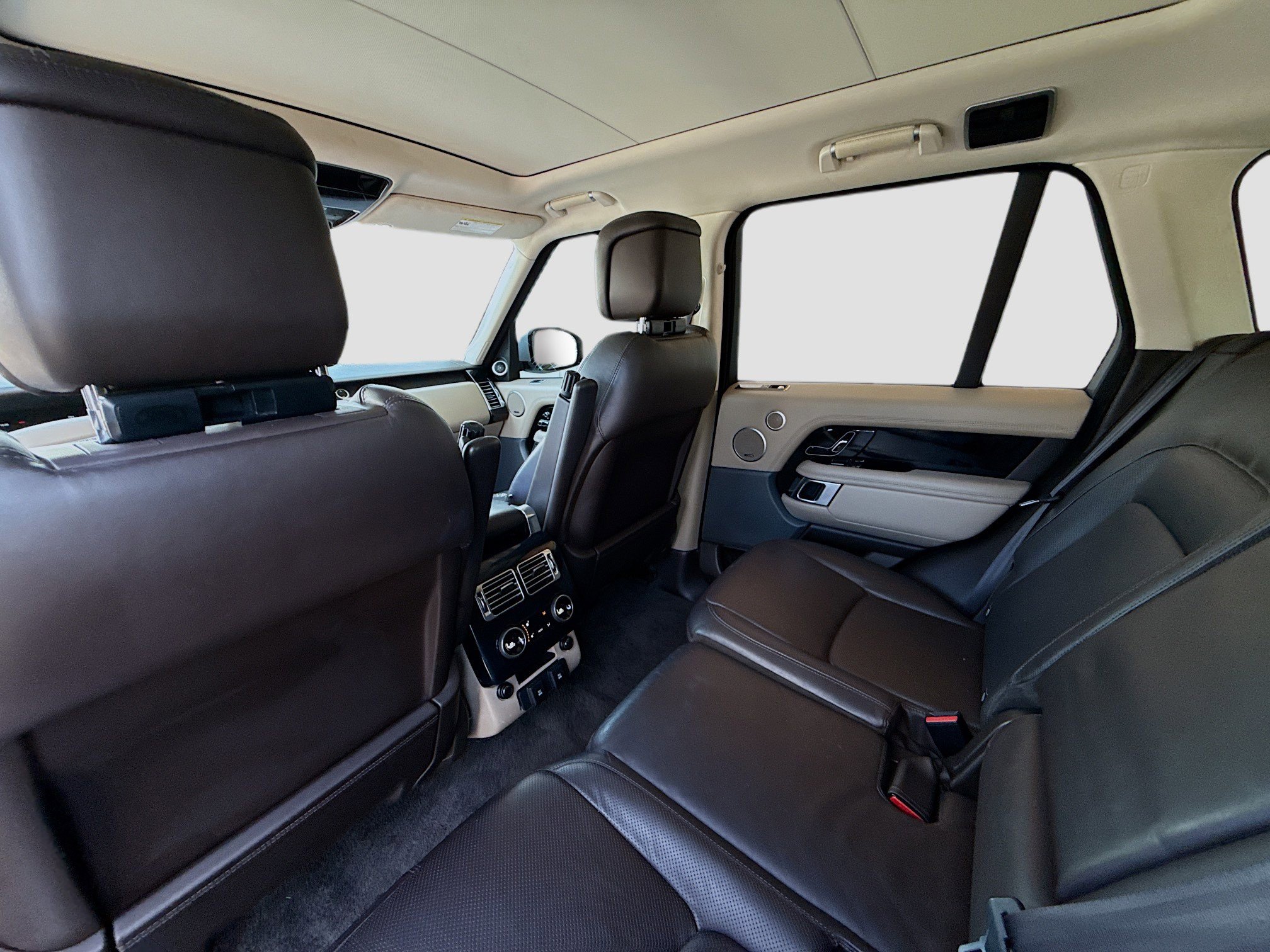 Used 2019 Land Rover Range Rover Velar R-Dynamic SE image 24