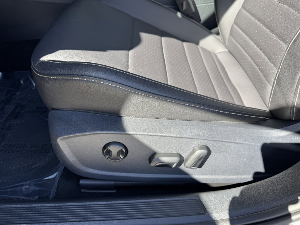 Used 2022 Volkswagen Jetta SE w/ Panoramic Sunroof Package image 30