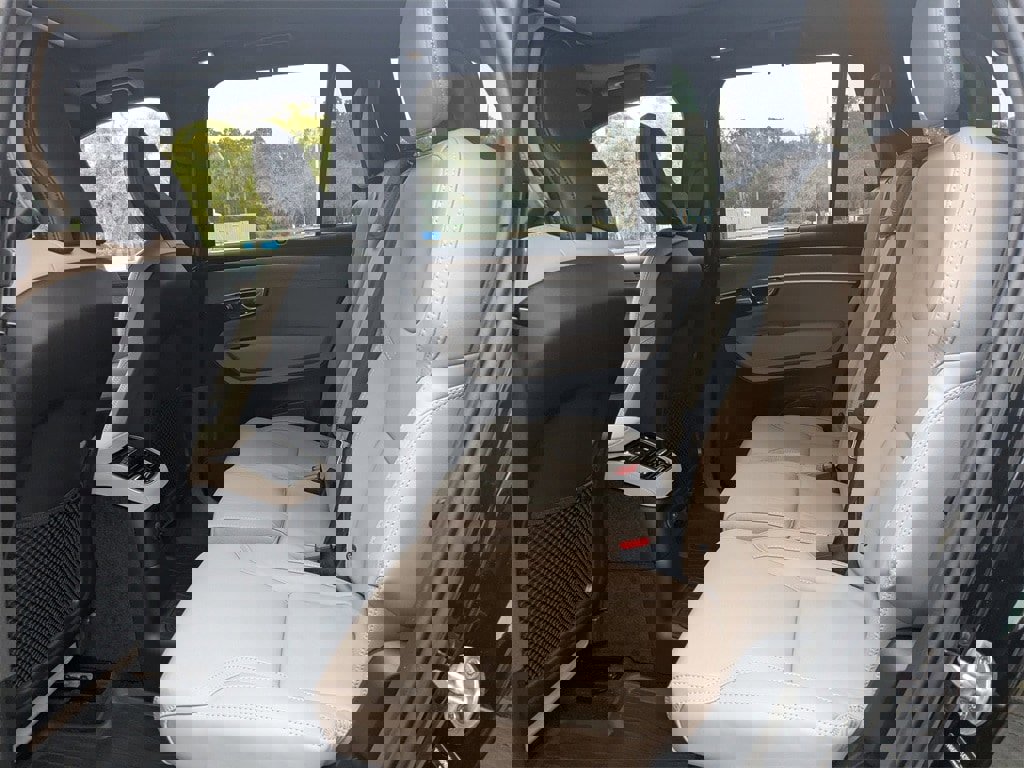 New 2026 Volvo XC90 T8 Ultra w/ Protection Package Premier image 18