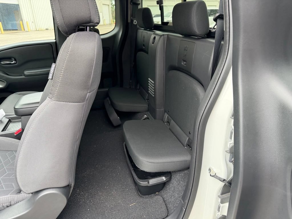 Used 2025 Nissan Frontier SV RWD image 11