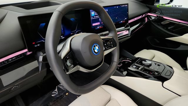 Used 2025 BMW i5 eDrive40i RWD image 49