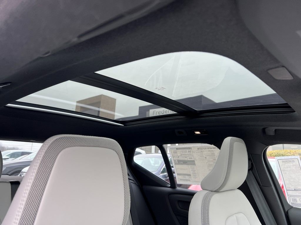 New 2026 Volvo EX40 Plus w/ Protection Package Premier image 10