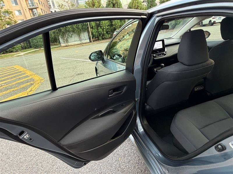 Used 2025 Toyota Corolla LE FWD image 27