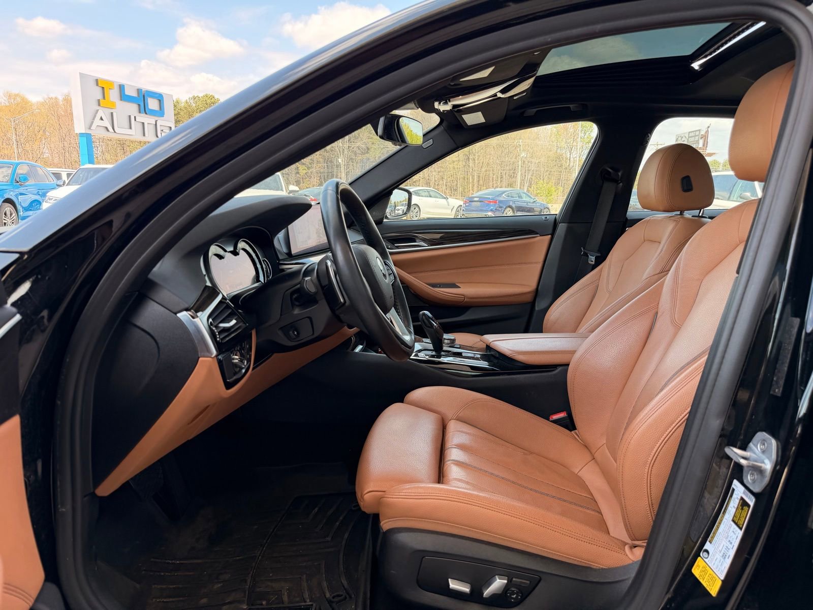 Used 2019 BMW 540i w/ Premium Package image 11