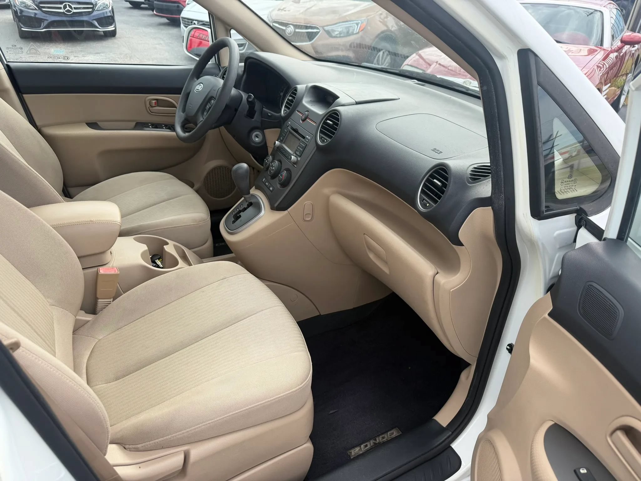 Used 2009 Kia Rondo LX FWD image 10