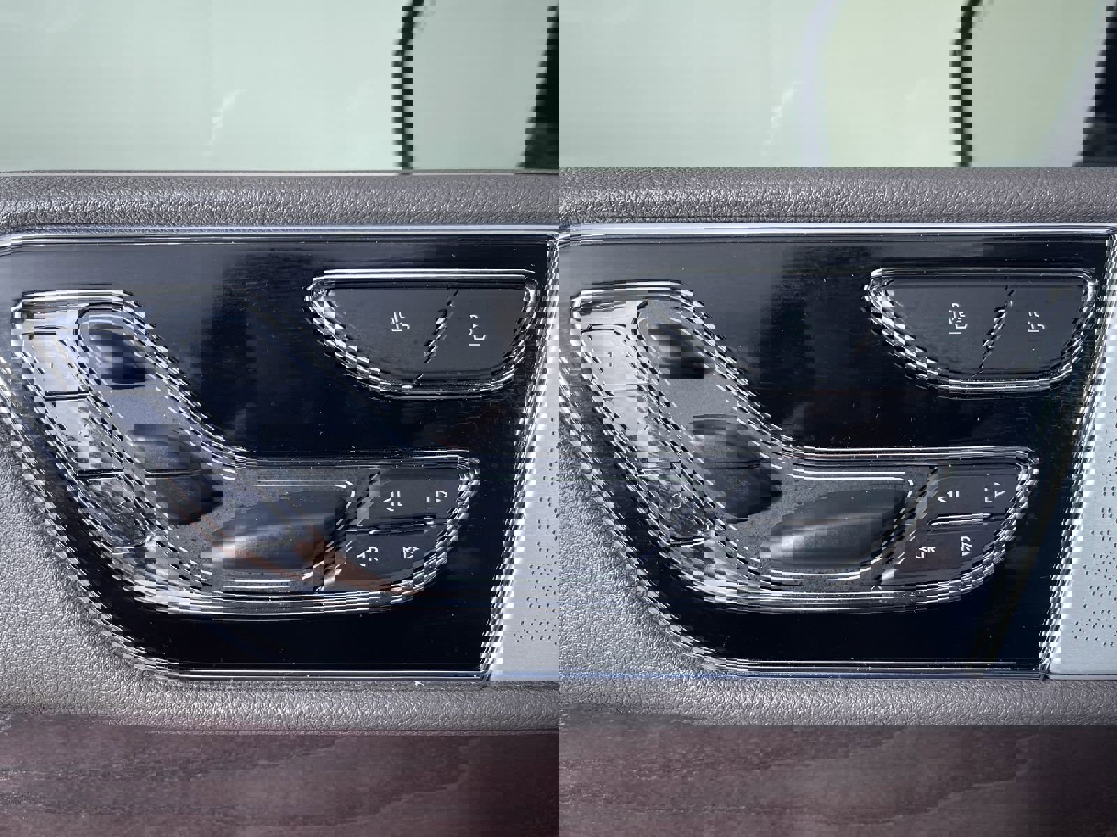 Used 2024 Lincoln Navigator L Reserve image 13