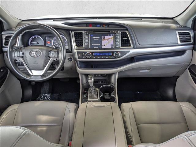 Used 2019 Toyota Highlander XLE image 16