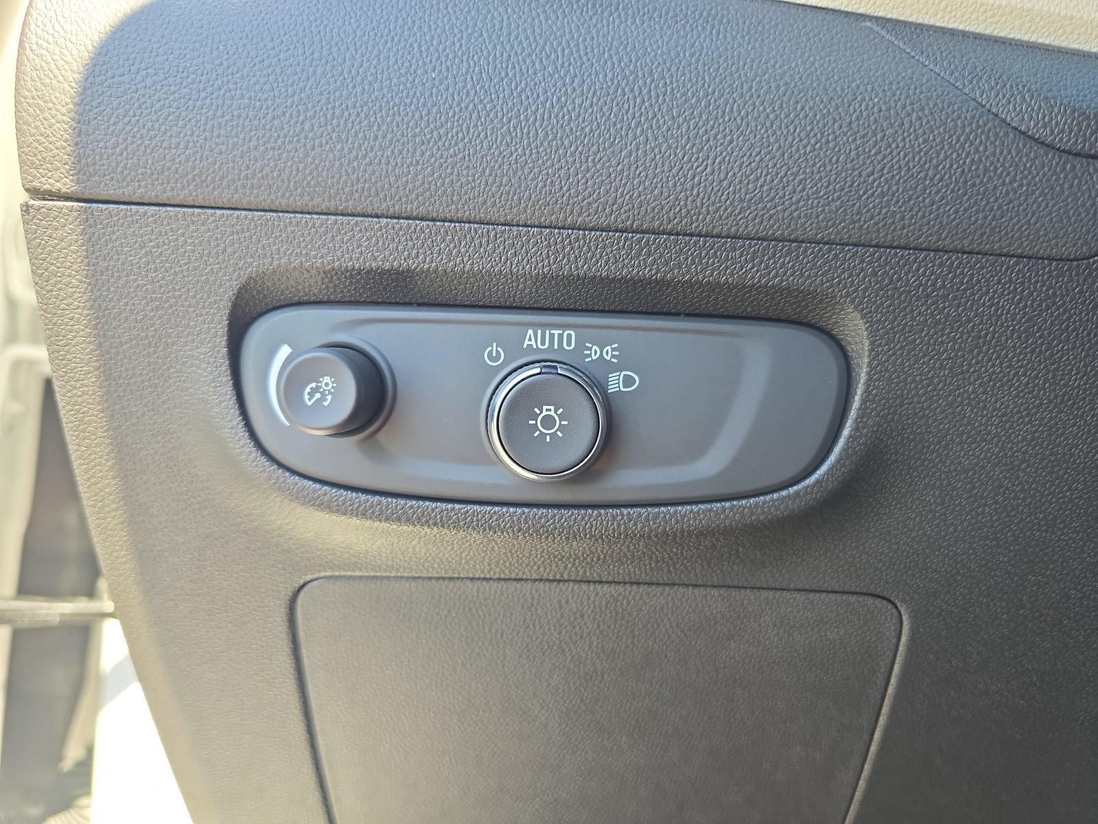 Used 2026 Buick Encore GX Avenir w/ Avenir Technology Package AWD/4WD image 23